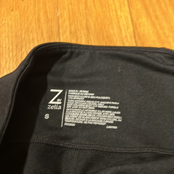 Zella size small bottoms good condition - Picture 2 of 3